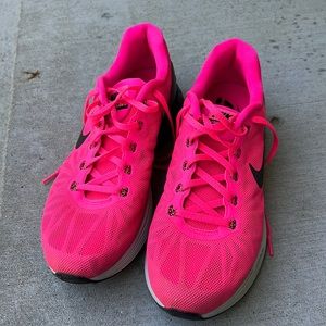 Nike running shoes sz 9.5